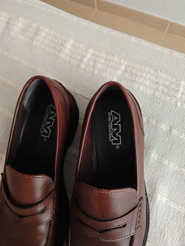 Zapatos de cuero marrones