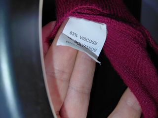 Jersey Zara punto fino cuello pico grande burdeos