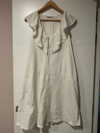 Vestido Zara blanco con volantes