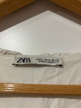 Vestido Zara blanco con volantes