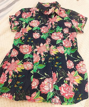 Camisa floral azul y rosa