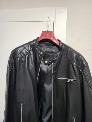 Cazadora polipiel negra