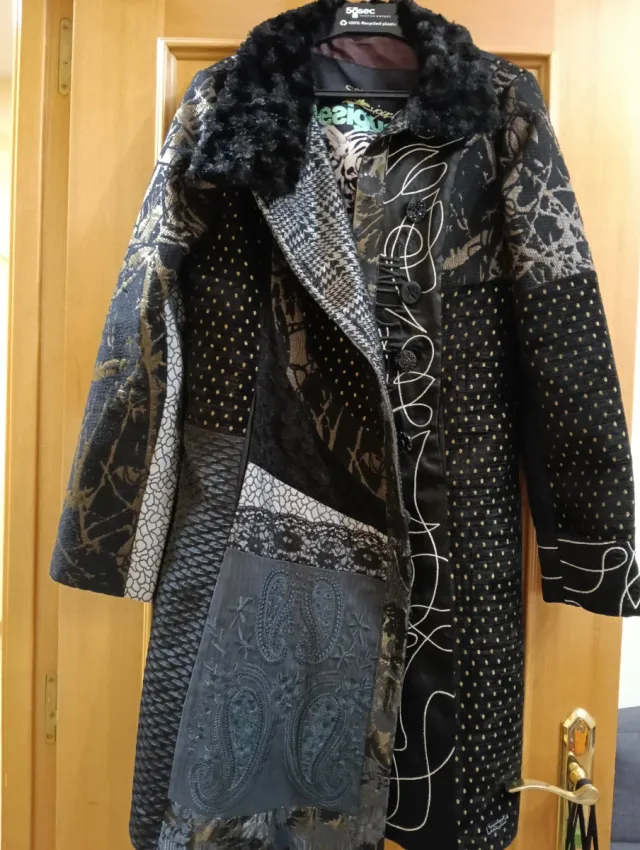 Abrigo Desigual Negro Patchwork