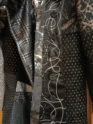 Abrigo Desigual Negro Patchwork