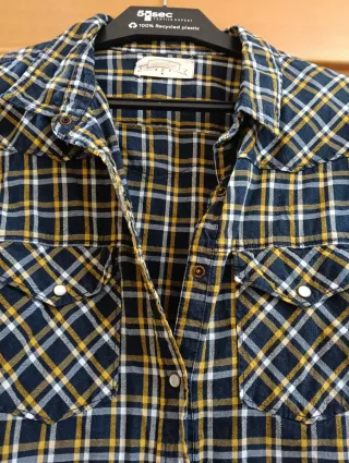 Blusa de cuadros azul y amarilla