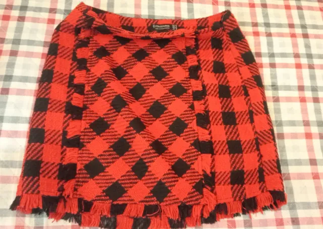 Falda Stradivarius cuadros rojo y negro Talla S