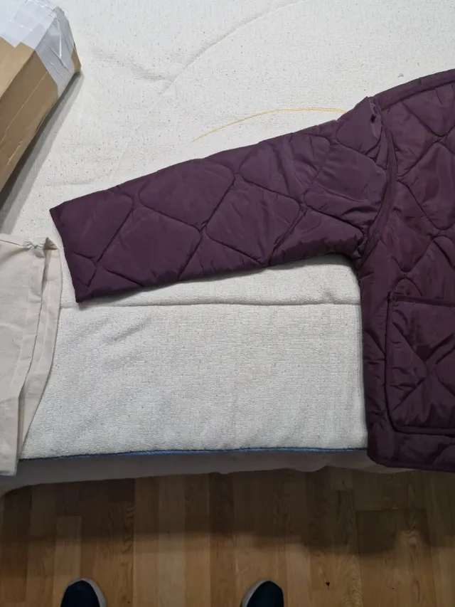 Chaqueta acolchada Zara morada Talla L