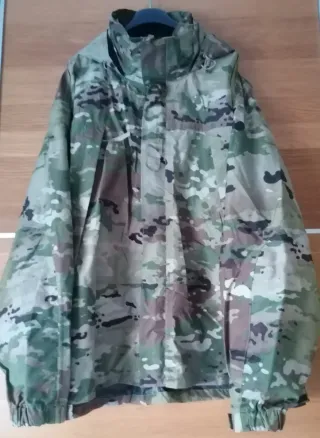 Chubasquero camuflaje