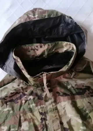 Chubasquero camuflaje
