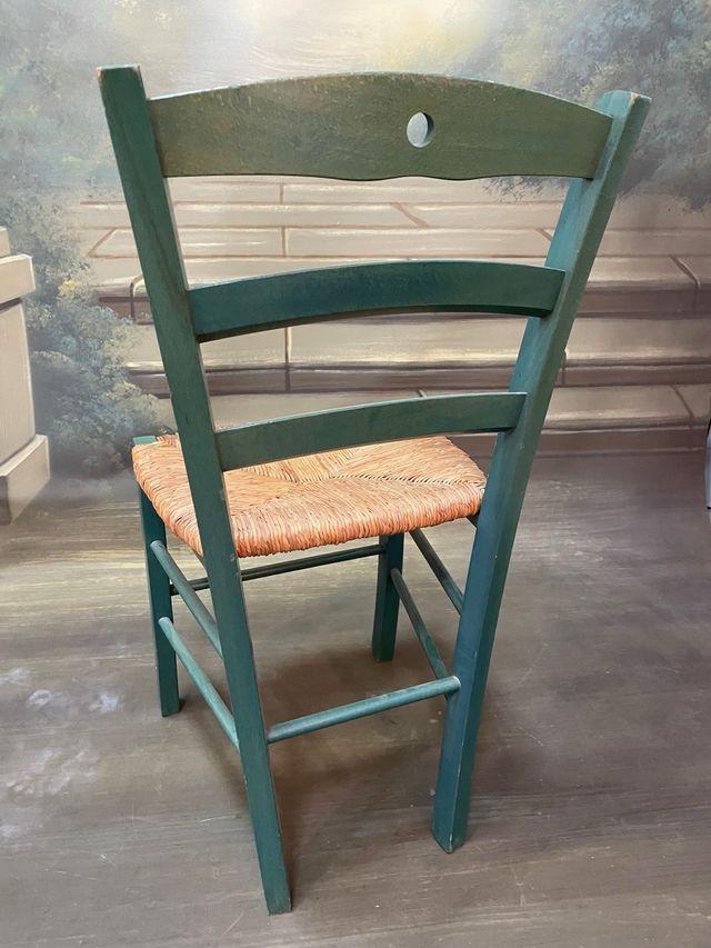 Silla de anea verde y madera