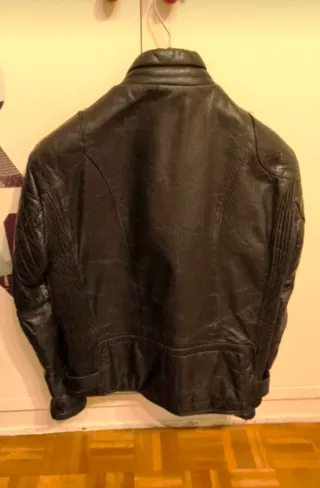 Cazadora motera cuero negra