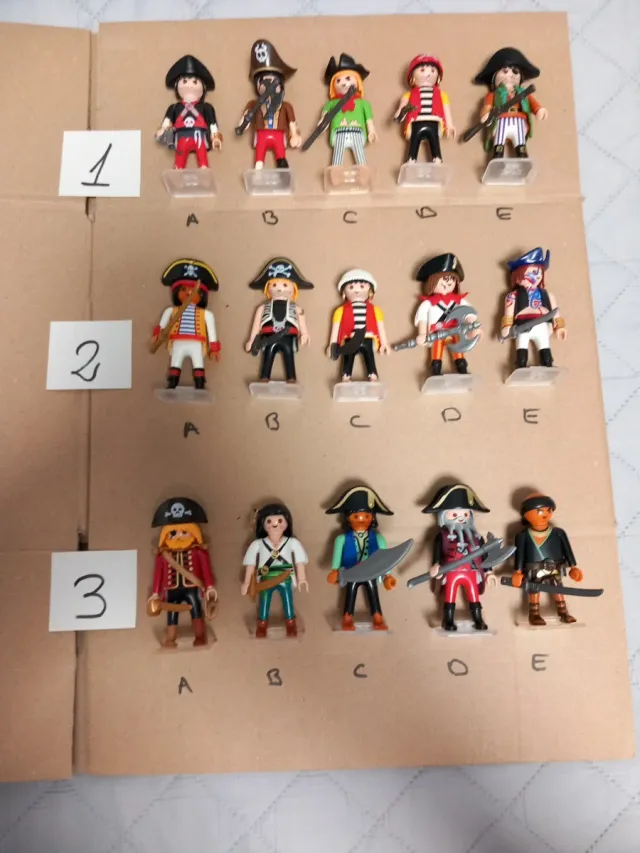 30 Playmobil Piratas armados y con base