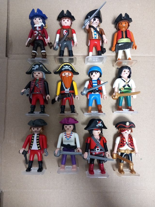30 Playmobil Piratas armados y con base