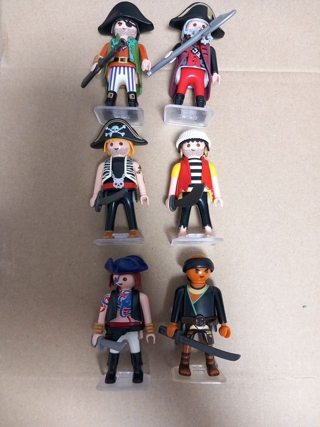 30 Playmobil Piratas armados y con base