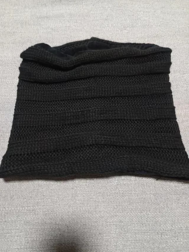 Cuello de lana negro