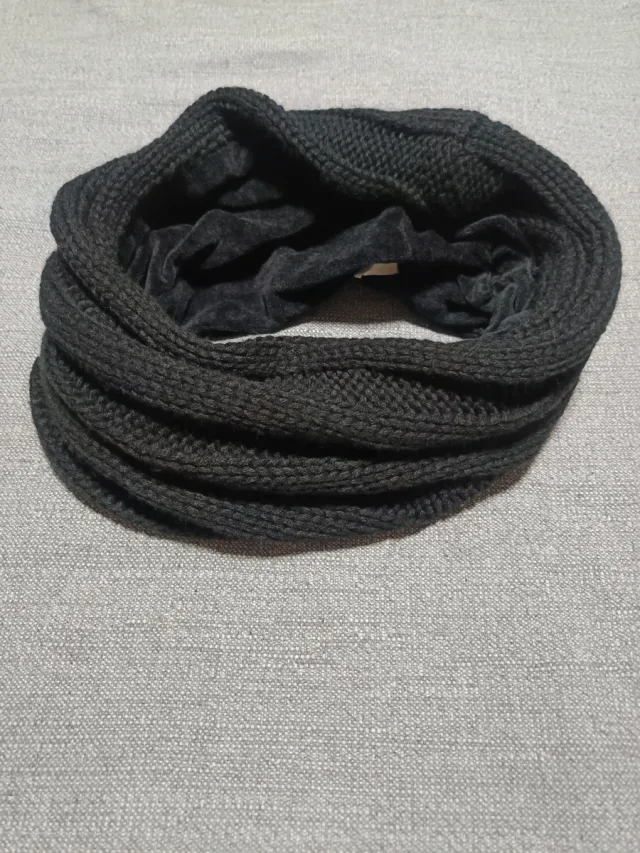 Cuello de lana negro