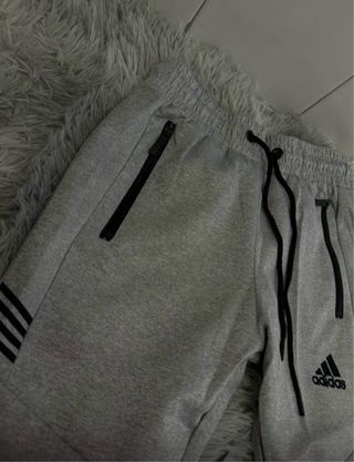 Pantalón chándal Adidas gris