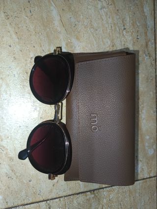 Gafas de sol Mö negras y doradas