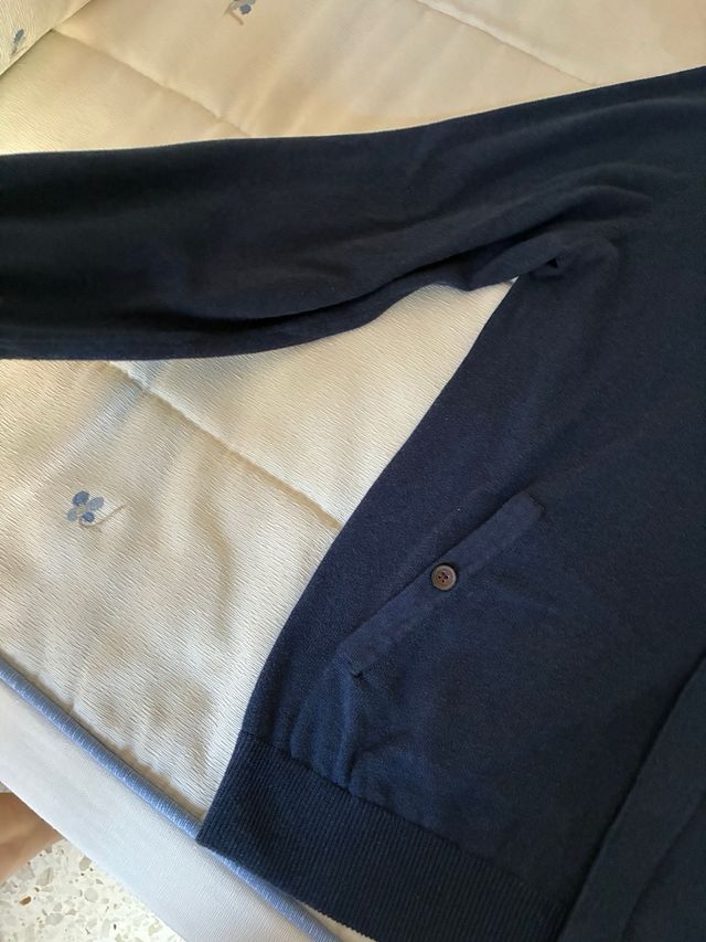 Rebeca hombre azul con coderas