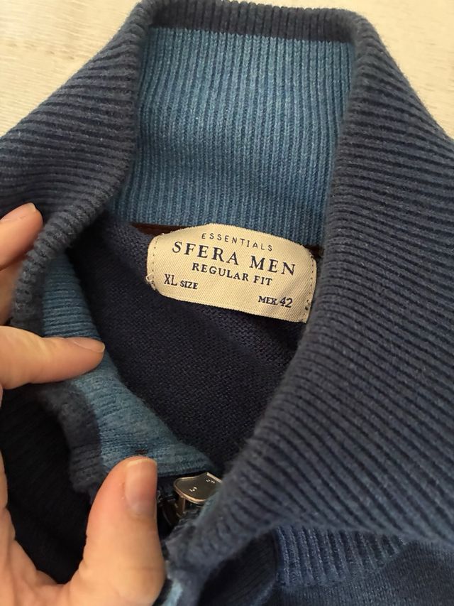 Rebeca hombre azul con coderas