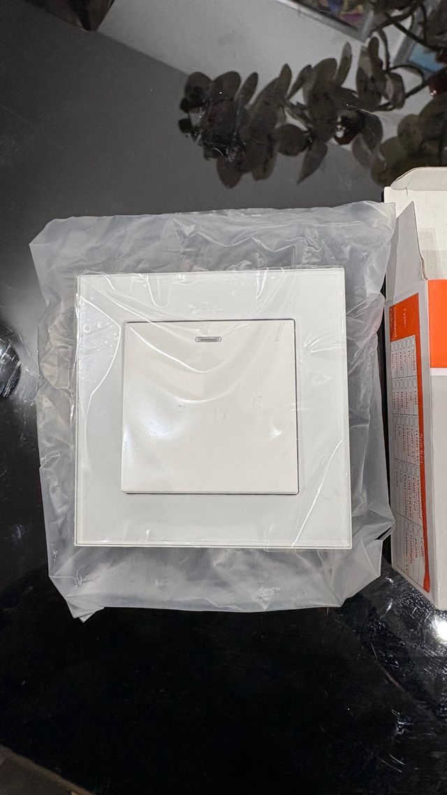 Interruptor de luz blanco