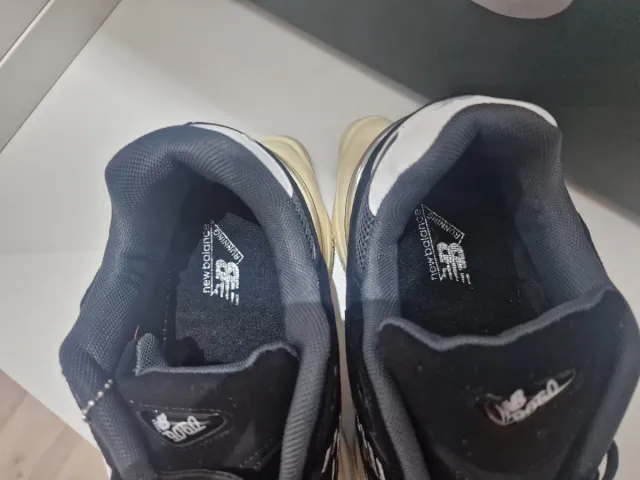 New Balance 9060 Beige/Negro/Gris/Blanco