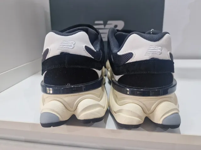 New Balance 9060 Beige/Negro/Gris/Blanco