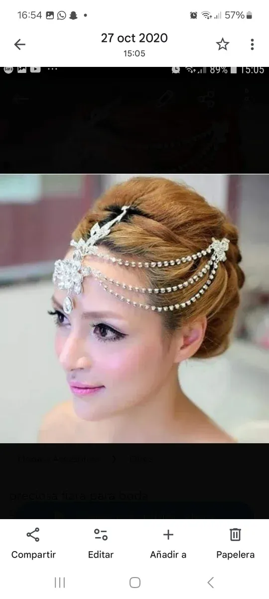 Tiara de cristal plateada