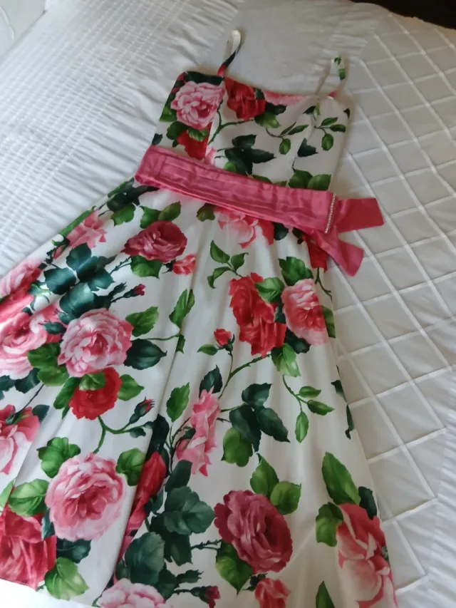 Vestido floral rosa y rojo