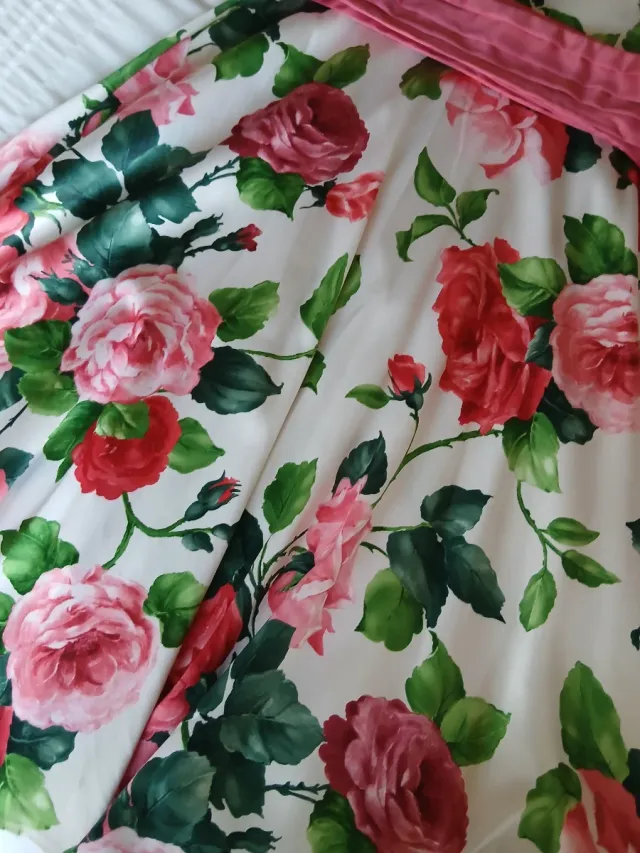 Vestido floral rosa y rojo