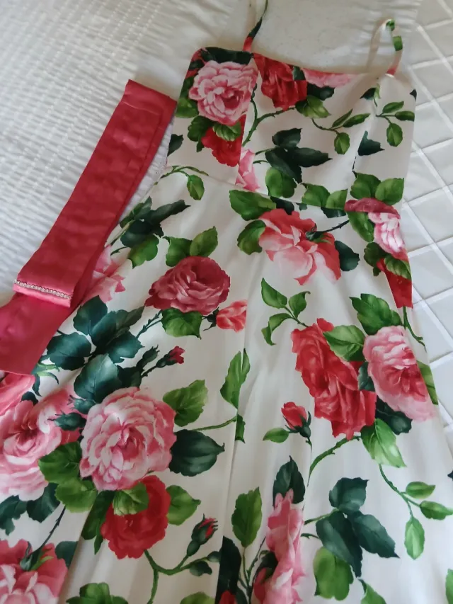 Vestido floral rosa y rojo