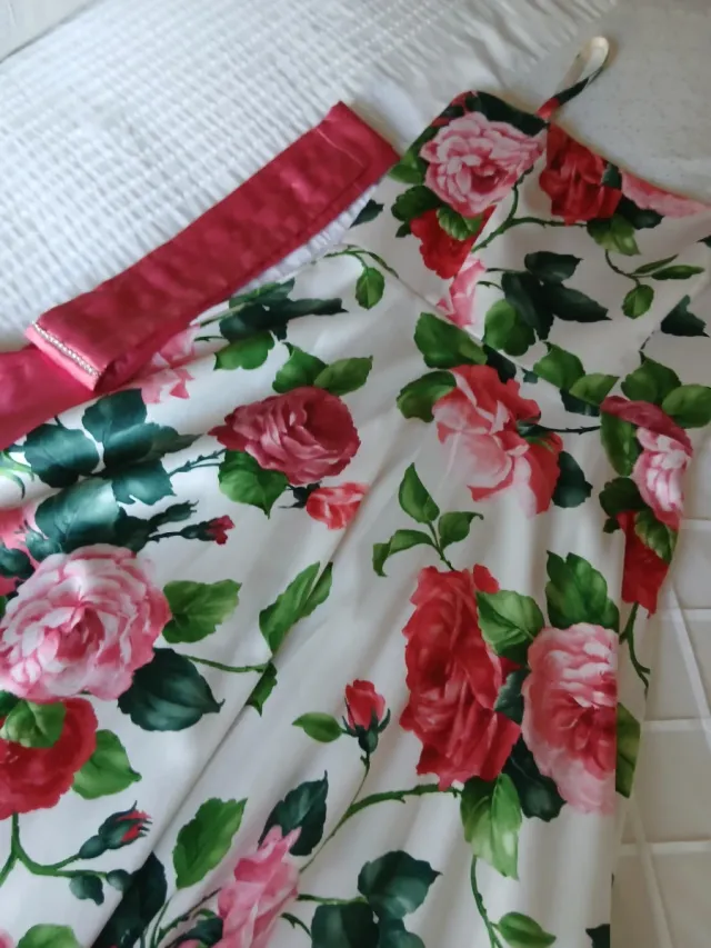 Vestido floral rosa y rojo