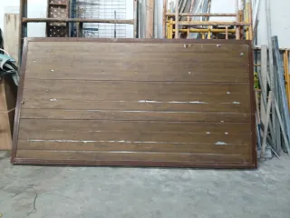 Puerta de imitación madera marrón 3 m por 1.60