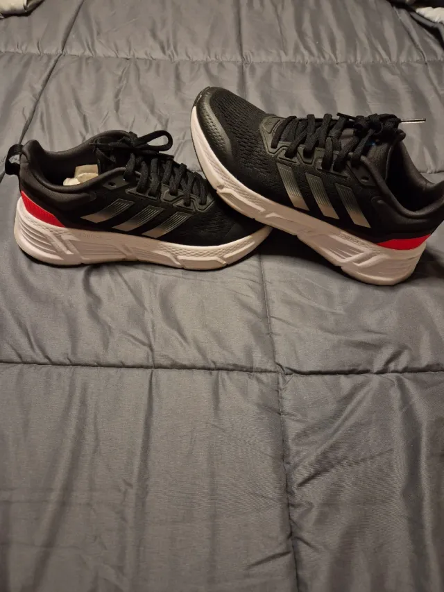 Zapatillas Adidas Negras y Rojas