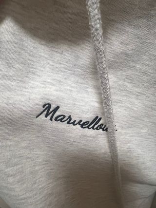 Sudadera gris con cremallera