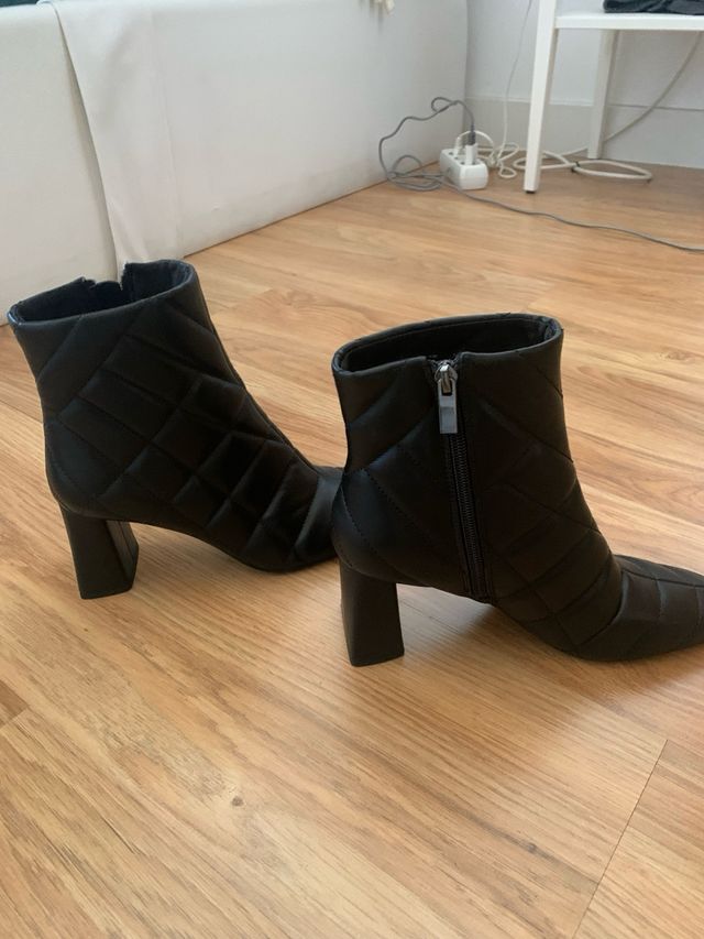 Botines negros acolchados Stradivarius