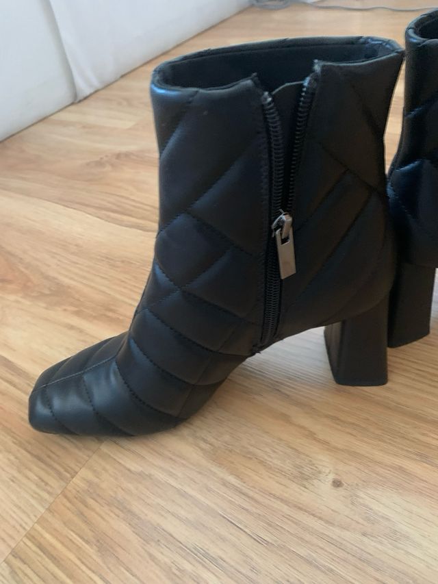 Botines negros acolchados Stradivarius