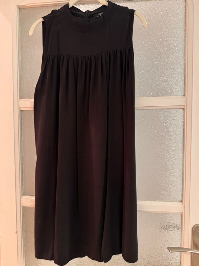 Vestido negro sin mangas