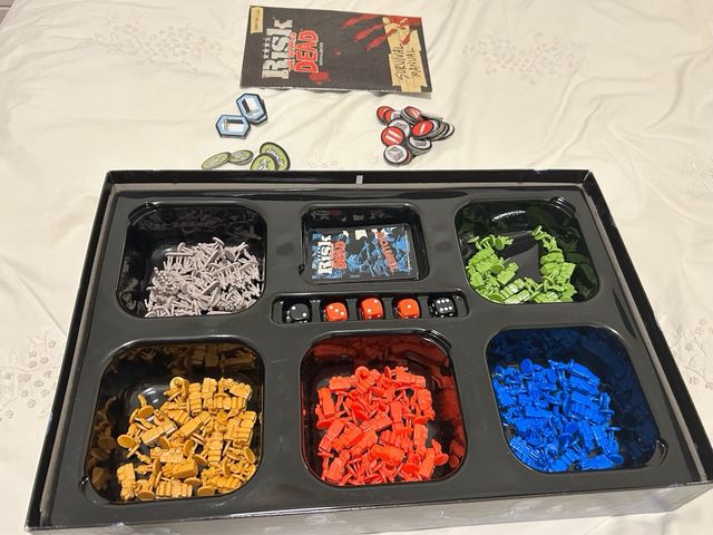 Risk The Walking Dead Survival Edition