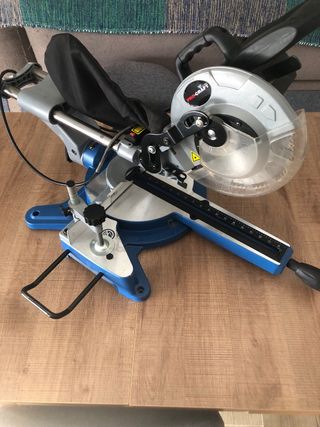 Sierra ingletadora deslizante Hilka