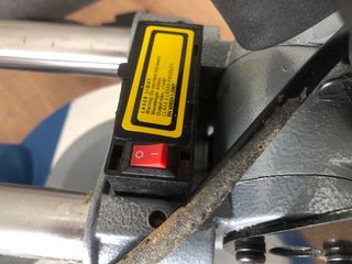 Sierra ingletadora deslizante Hilka