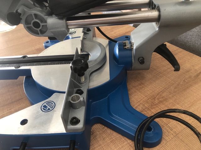 Sierra ingletadora deslizante Hilka