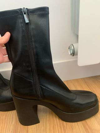 Botas plataforma Stradivarius negras