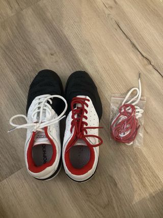 Zapatillas Rophoo esgrima negras y rojas.