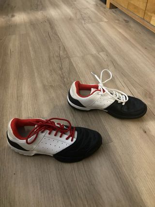 Zapatillas Rophoo esgrima negras y rojas.