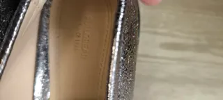 Zapatos planos metalizados con volantes