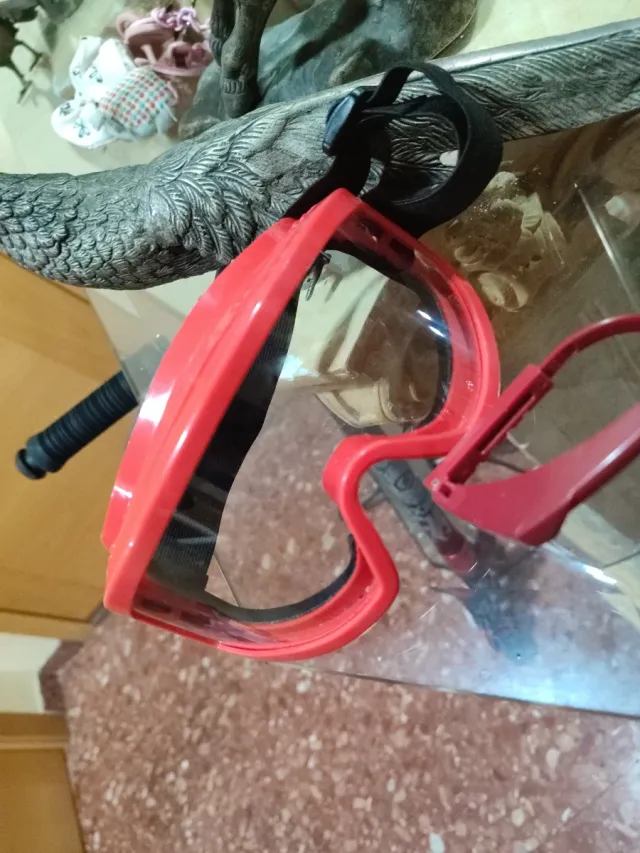 Occhiali di sicurezza rossi