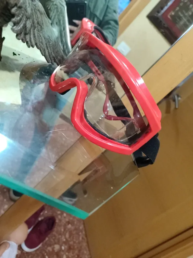 Occhiali di sicurezza rossi