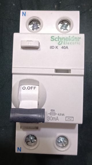 Schneider Electric -A9R60240. Casi nuevo.