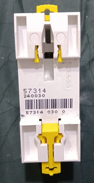 Schneider Electric -A9R60240. Casi nuevo.